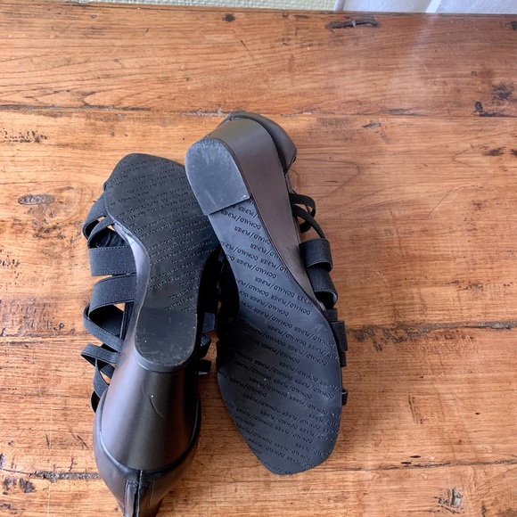 Donald Pliner Excellent Condition Black Shoes - Picture 5 of 6